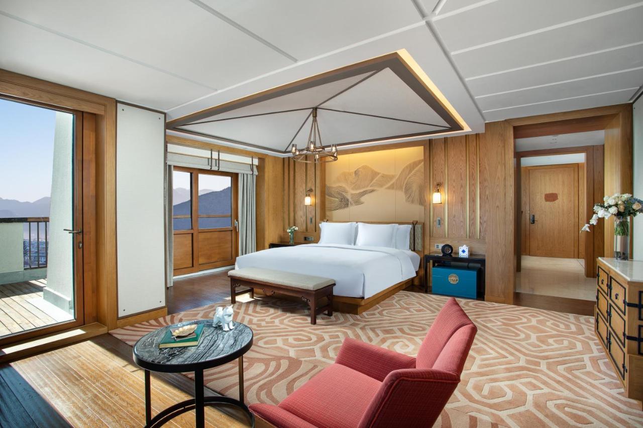 Hotel Indigo Diqing Moonlight City By Ihg Shangri-La Bagian luar foto